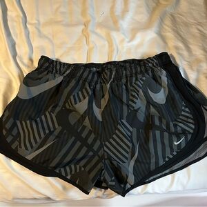 Women’s Nike Dri-FIT Icon Clash Tempo Luxe Printed Running Shorts